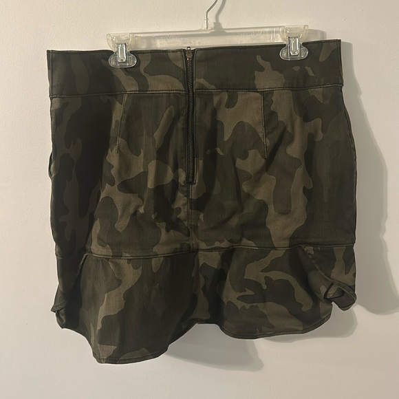 WHBM Camo Skirt Size 14 NWT - Picture 2 of 5